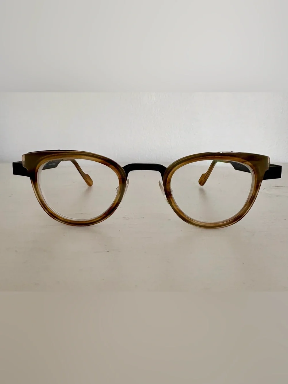 Classic Round Women's Glasses in Tortoise and Black